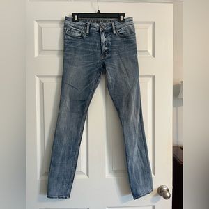 American Eagle men’s jeans. Light, distressed color. Flex 4 360 Slim fit. 30x32.